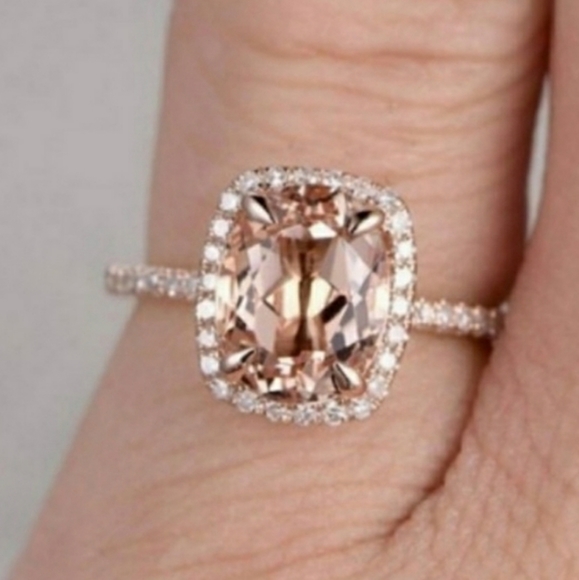 Beautiful Oval Cut Champagne Ring - Picture 3 of 8